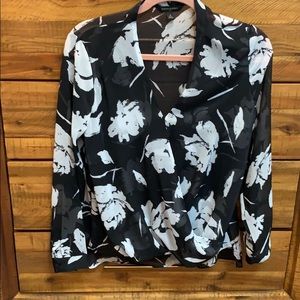 Banana Republic black and white flora blouse